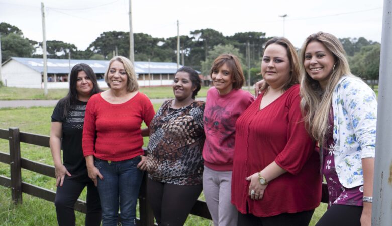 Mães dos praticantes de equoterapia comemoram com Dia de Beleza